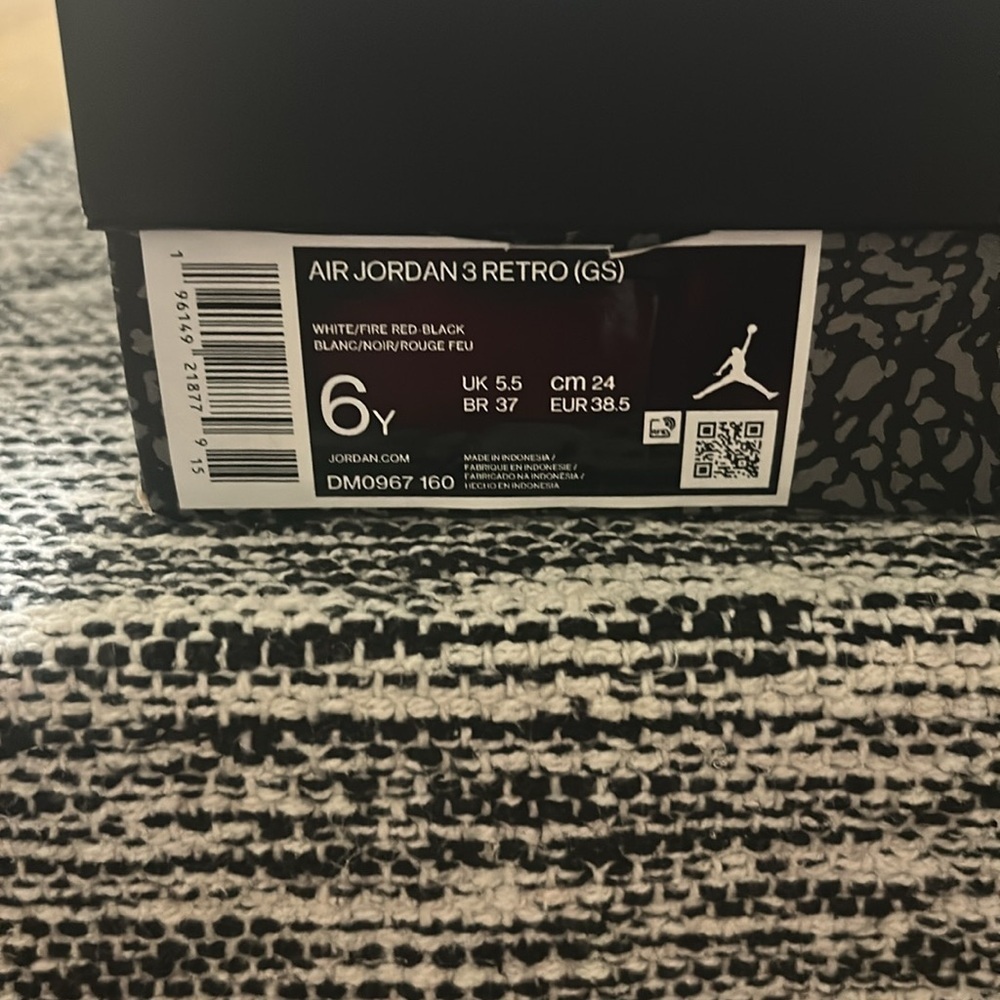 Air Jordan 3 Retro GS white/fire red/black cement size 6Y EUC with box - Picture 7 of 7
